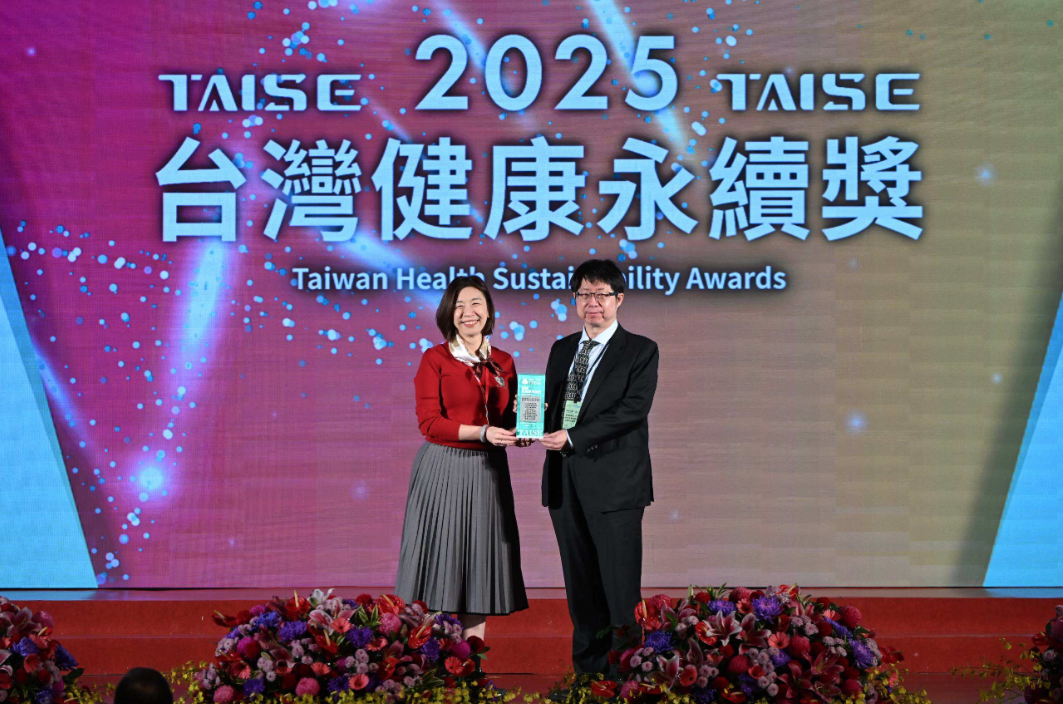 台灣企業永續獎／亞東醫院深耕淨零  亞東醫院長期致力於智慧醫療與永續發展並行，於今年度的「台灣企業永續獎（TCSA）」一口氣奪下13個獎項，持續朝向2050淨零願景前進，展現醫療機構在智慧與綠色並進的典範。 